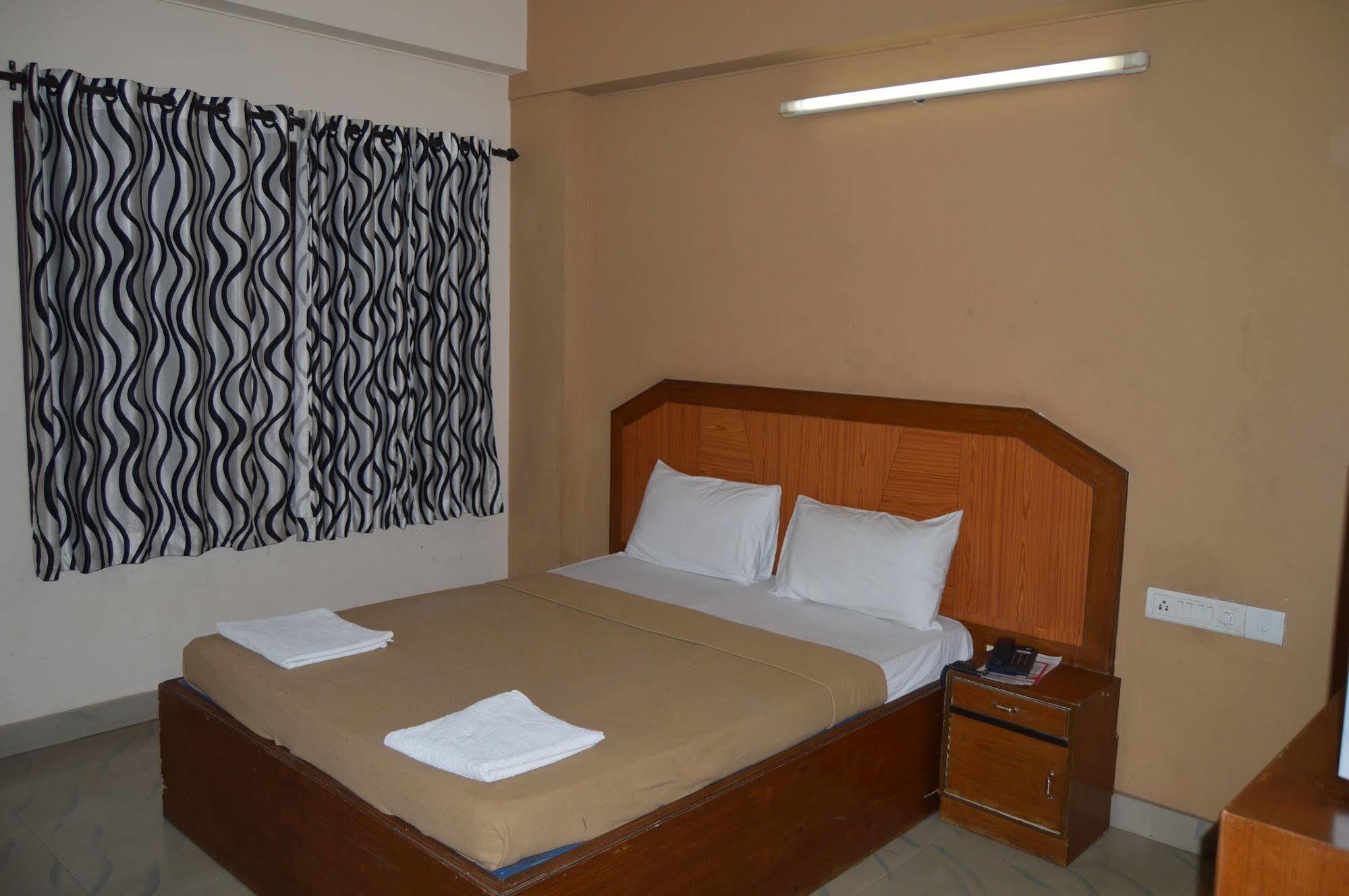Qik Stay @ S.K. Continental Mysore Exterior photo